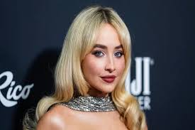 How Tall is Sabrina Carpenter